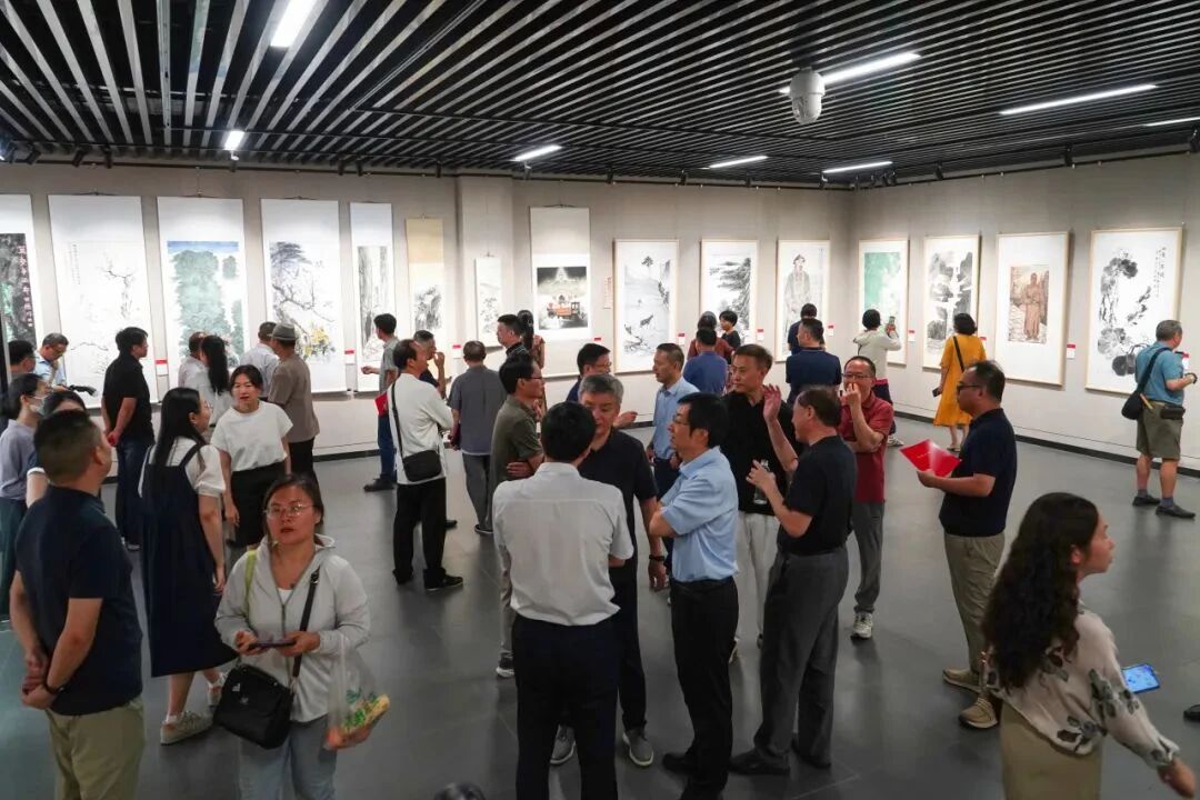 首屆“銘傳杯”兩岸美術(shù)書法作品交流展在合肥開展(圖3) 微信圖片_20250909083809.jpg