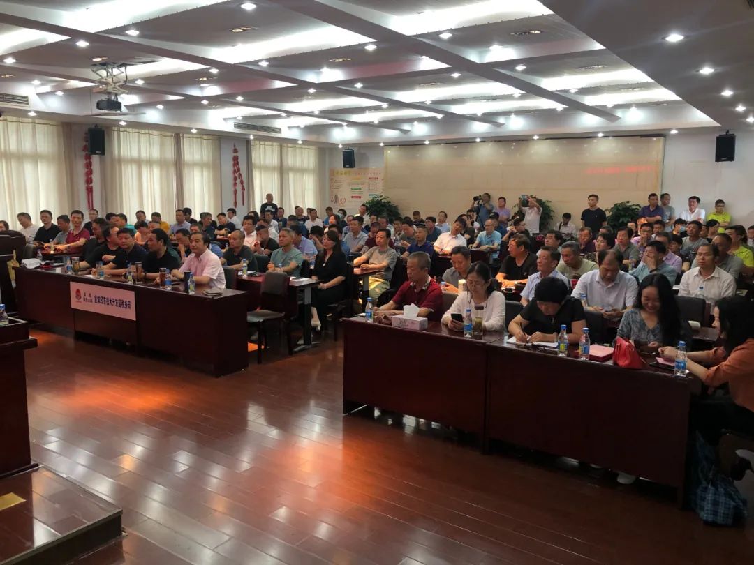 文藝進萬家 健康你我他 | 省書協(xié)志愿服務(wù)小分隊赴宣城、黃山開展公益培訓(xùn)(圖1)