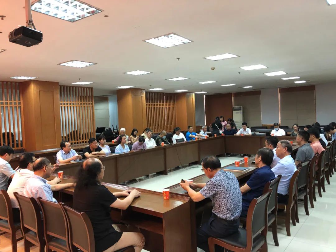 文藝進(jìn)萬(wàn)家 健康你我他 | 省書協(xié)志愿服務(wù)小分隊(duì)赴淮南開展工作調(diào)研暨公益培訓(xùn)活動(dòng)(圖3) 文藝進(jìn)萬(wàn)家 健康你我他 | 省書協(xié)志愿服務(wù)小分隊(duì)赴淮南開展工作調(diào)研暨公益培訓(xùn)活動(dòng)(圖3)