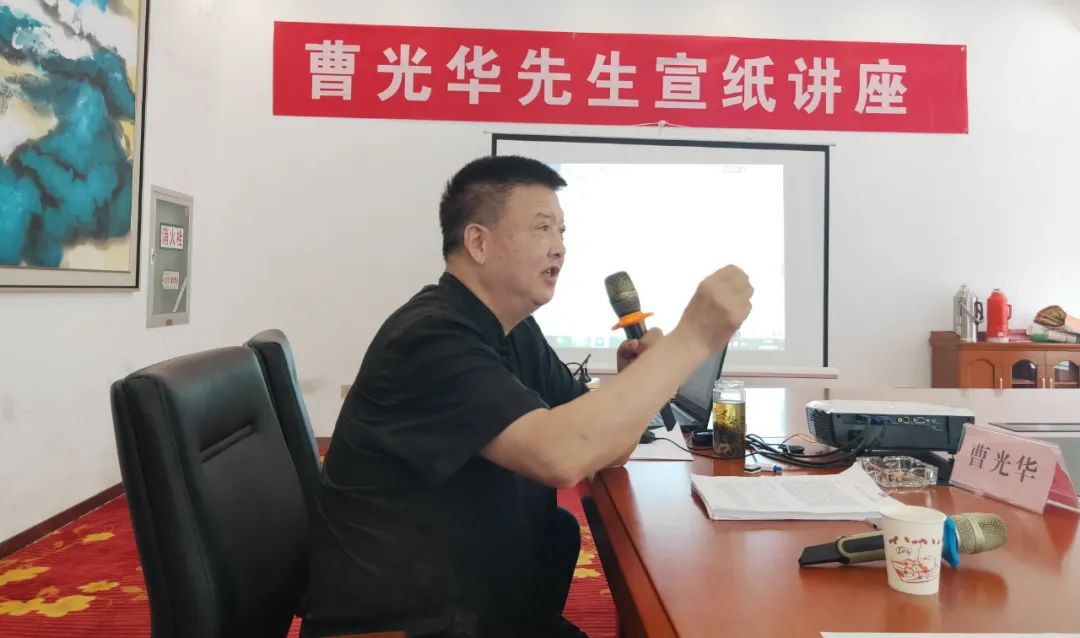 省書協(xié)教育培訓(xùn)工作委員會(huì)在黃山市舉行年度工作會(huì)議暨"到人民中去"志愿服務(wù)活動(dòng)(圖6) 省書協(xié)教育培訓(xùn)工作委員會(huì)在黃山市舉行年度工作會(huì)議暨"到人民中去"志愿服務(wù)活動(dòng)(圖6)