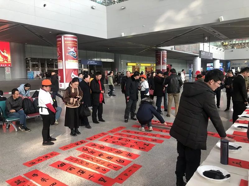 省暨合肥市書(shū)協(xié)送文化年貨活動(dòng)走進(jìn)警營(yíng)、社區(qū)、企業(yè)和春運(yùn)一線(圖35)