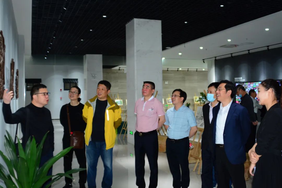 合肥市包河區(qū)書法家協(xié)會向包河區(qū)文化館捐贈書法作品(圖2) 合肥市包河區(qū)書法家協(xié)會向包河區(qū)文化館捐贈書法作品(圖2)