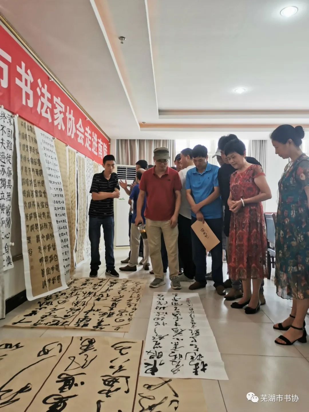 蕪湖市書法家協(xié)會(huì)走進(jìn)南陵學(xué)習(xí)傳達(dá)習(xí)近平總書記考察安徽重要講話精神 開展文化志愿服務(wù)活動(dòng)(圖6)