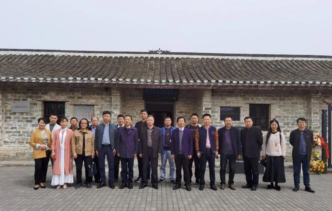 合肥市書法家協(xié)會2021年主席團工作會議暨紅色教育采風活動在肥舉行(圖10) 合肥市書法家協(xié)會2021年主席團工作會議暨紅色教育采風活動在肥舉行(圖10)