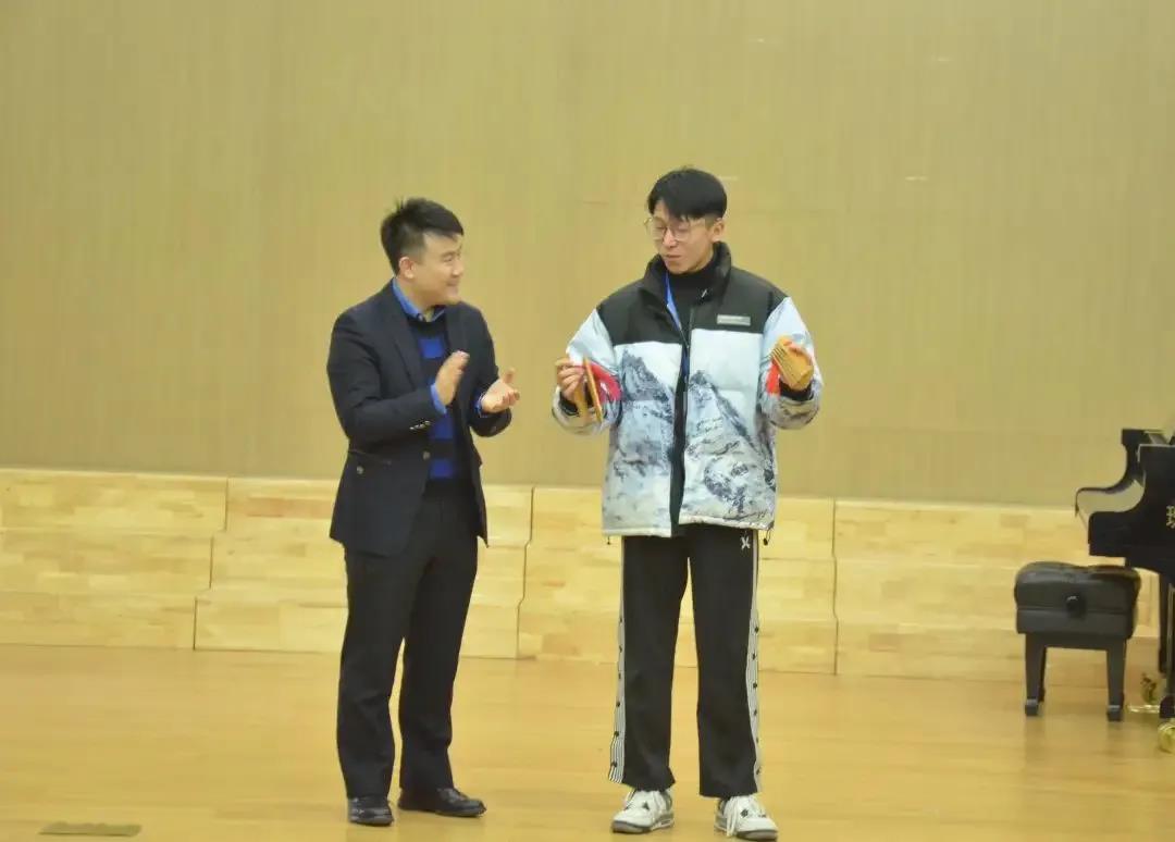 “文化名家進(jìn)高校”暨 “非遺進(jìn)校園”走進(jìn)黃山學(xué)院(圖9) “文化名家進(jìn)高校”暨 “非遺進(jìn)校園”走進(jìn)黃山學(xué)院(圖9)