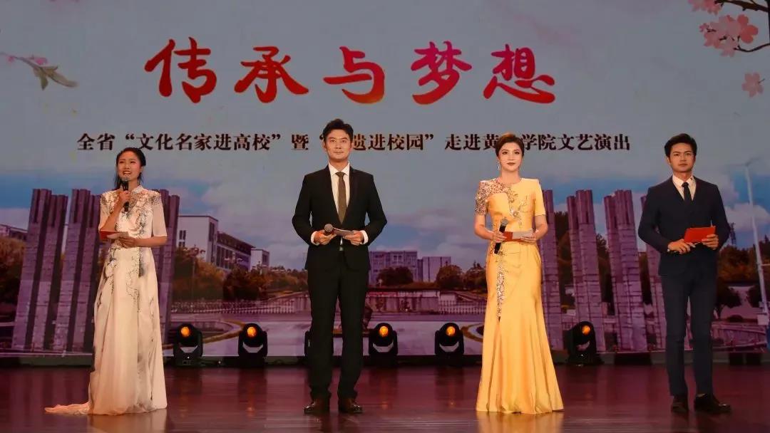 “文化名家進(jìn)高校”暨 “非遺進(jìn)校園”走進(jìn)黃山學(xué)院(圖14) “文化名家進(jìn)高校”暨 “非遺進(jìn)校園”走進(jìn)黃山學(xué)院(圖14)