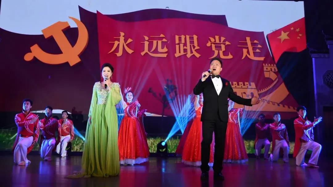 “文化名家進(jìn)高校”暨 “非遺進(jìn)校園”走進(jìn)黃山學(xué)院(圖16) “文化名家進(jìn)高校”暨 “非遺進(jìn)校園”走進(jìn)黃山學(xué)院(圖16)