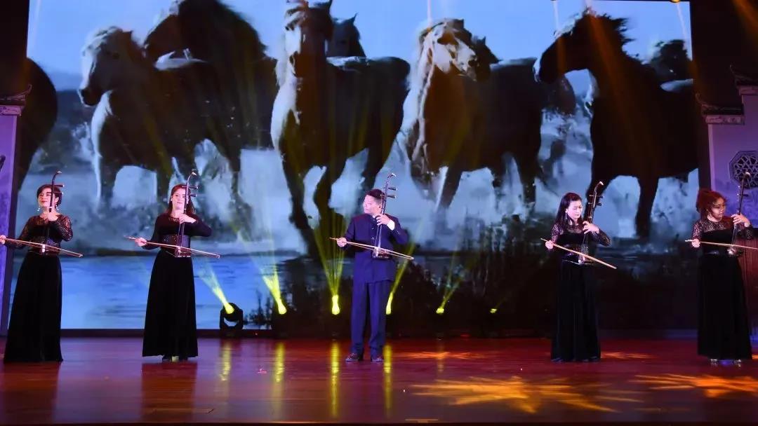 “文化名家進(jìn)高校”暨 “非遺進(jìn)校園”走進(jìn)黃山學(xué)院(圖19) “文化名家進(jìn)高校”暨 “非遺進(jìn)校園”走進(jìn)黃山學(xué)院(圖19)