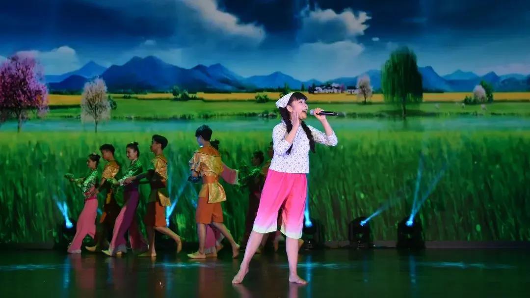 “文化名家進(jìn)高校”暨 “非遺進(jìn)校園”走進(jìn)黃山學(xué)院(圖20) “文化名家進(jìn)高校”暨 “非遺進(jìn)校園”走進(jìn)黃山學(xué)院(圖20)