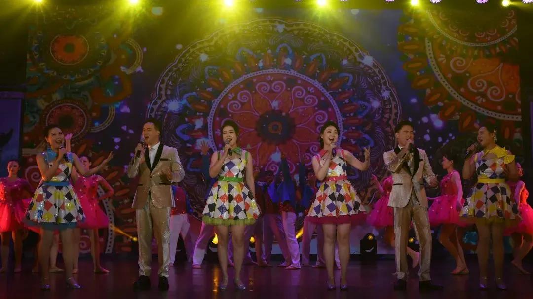 “文化名家進(jìn)高校”暨 “非遺進(jìn)校園”走進(jìn)黃山學(xué)院(圖21) “文化名家進(jìn)高校”暨 “非遺進(jìn)校園”走進(jìn)黃山學(xué)院(圖21)