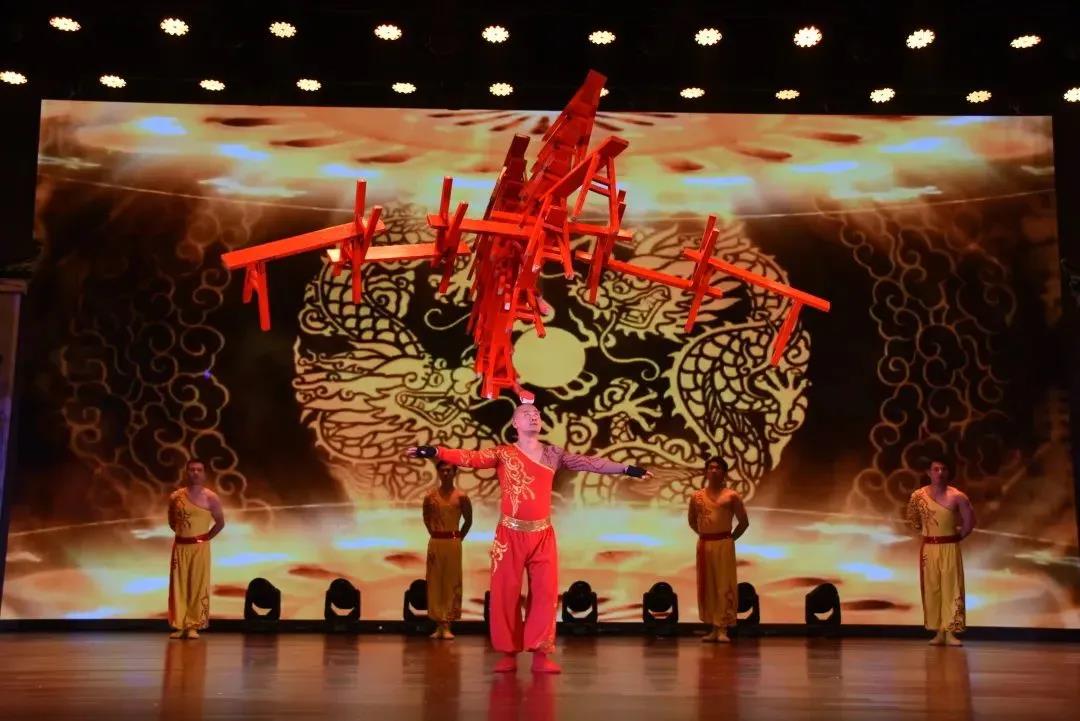 “文化名家進(jìn)高校”暨 “非遺進(jìn)校園”走進(jìn)黃山學(xué)院(圖22) “文化名家進(jìn)高校”暨 “非遺進(jìn)校園”走進(jìn)黃山學(xué)院(圖22)