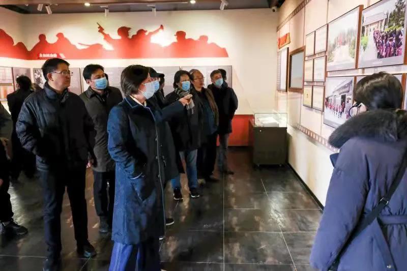 學習貫徹習近平總書記在中國文聯(lián)十一大、中國作協(xié)十大開幕式上重要講話精神 | 省書協(xié)主題實踐活動走進壽縣小甸鎮(zhèn)(圖3) 學習貫徹習近平總書記在中國文聯(lián)十一大、中國作協(xié)十大開幕式上重要講話精神 | 省書協(xié)主題實踐活動走進壽縣小甸鎮(zhèn)(圖3)