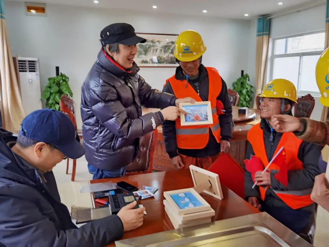 為時(shí)代和人民放歌 | 送“文化年貨”——省文聯(lián)文藝志愿服務(wù)活動(dòng)走進(jìn)中鐵四局重點(diǎn)項(xiàng)目工地(圖6) 圖片