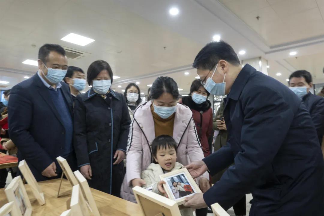 2022年“我們的中國夢(mèng)”——文化進(jìn)萬家暨送“文化年貨”示范活動(dòng)走進(jìn)科學(xué)島(圖3) 2022年“我們的中國夢(mèng)”——文化進(jìn)萬家暨送“文化年貨”示范活動(dòng)走進(jìn)科學(xué)島(圖3)