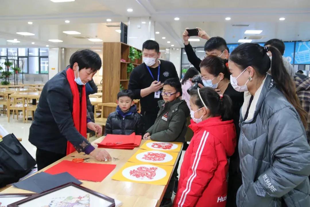 2022年“我們的中國夢(mèng)”——文化進(jìn)萬家暨送“文化年貨”示范活動(dòng)走進(jìn)科學(xué)島(圖11) 2022年“我們的中國夢(mèng)”——文化進(jìn)萬家暨送“文化年貨”示范活動(dòng)走進(jìn)科學(xué)島(圖11)