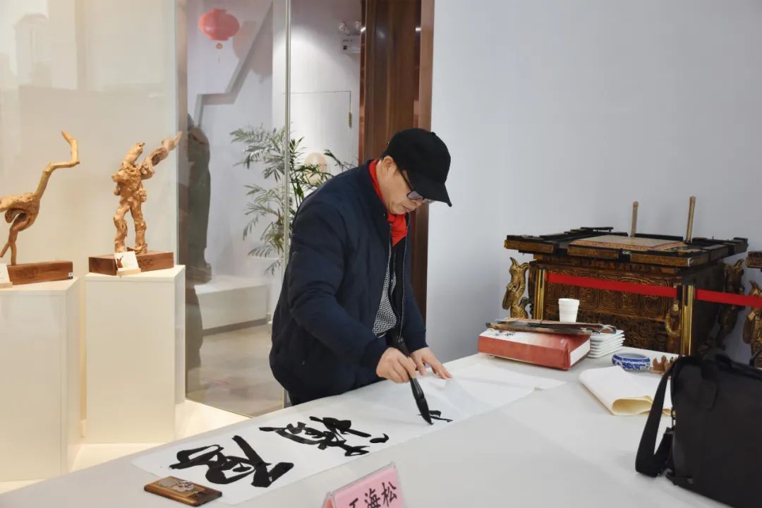 迎冬奧 送祝福 | 省文聯(lián)文藝志愿服務(wù)小分隊走進(jìn)省體育博物館(圖13) 圖片