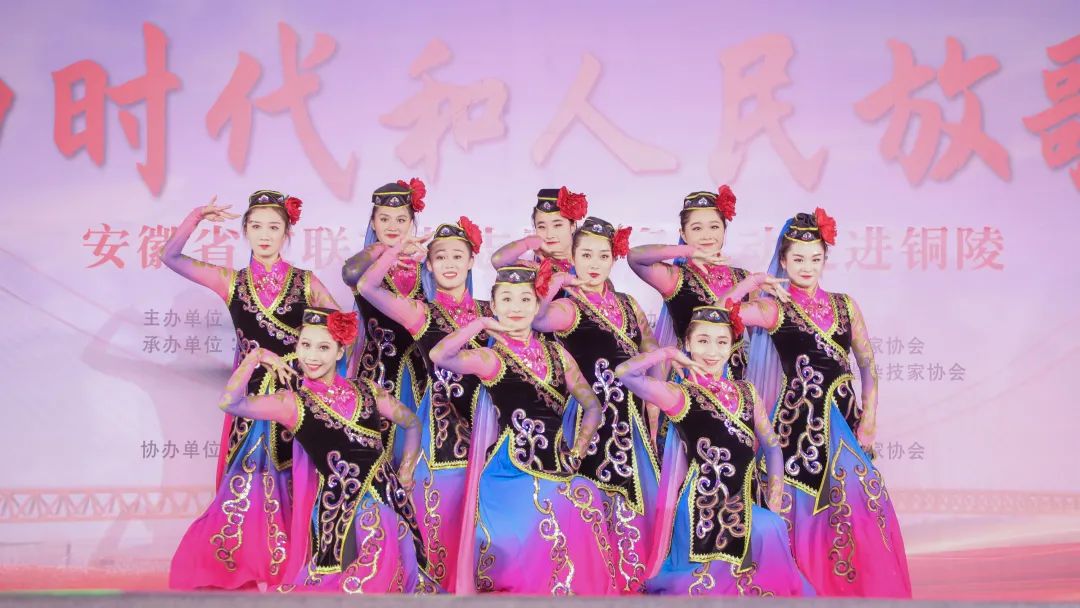 為時(shí)代和人民放歌|安徽省文聯(lián)文藝志愿服務(wù)活動(dòng)走進(jìn)銅陵(圖9) 為時(shí)代和人民放歌|安徽省文聯(lián)文藝志愿服務(wù)活動(dòng)走進(jìn)銅陵(圖9)